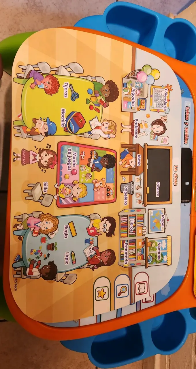 Mesa de actividades infantil con silla y juegos interactivos - 3