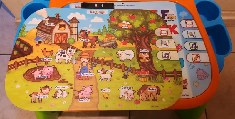 Mesa de actividades infantil con silla y juegos interactivos - 6