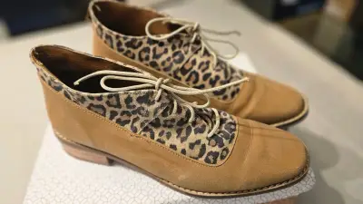 Botines de mujer con diseño animal print - miniatura 1