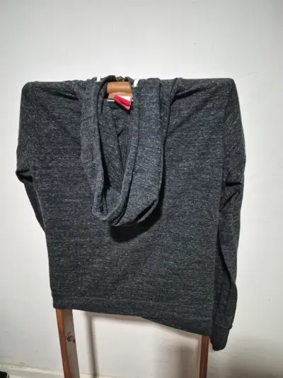 Polerón con capucha Nike gris oscuro - miniatura 2