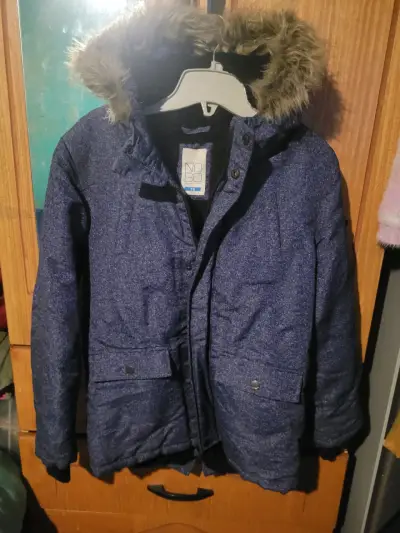 Parka azul con capucha de piel sintética para niño - miniatura 1