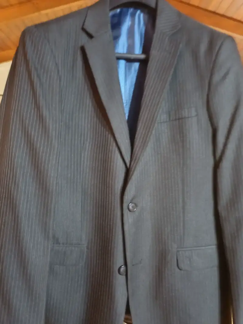 Blazer de hombre gris a rayas elegante