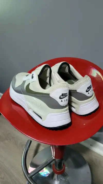 Zapatillas Nike Air Max blancas y grises para hombre - miniatura 4