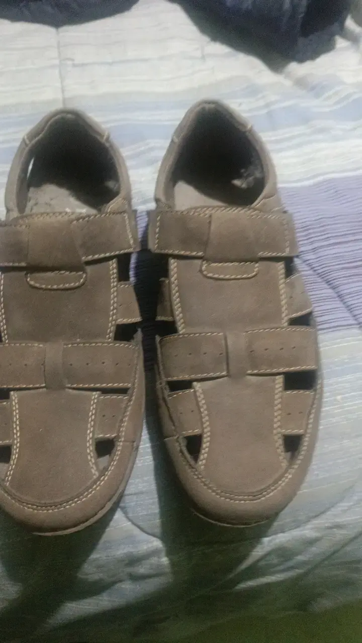 Sandalias de cuero marrón para hombre