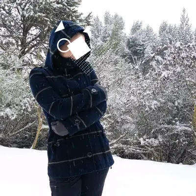 Abrigo de invierno azul con capucha para mujer - miniatura 6