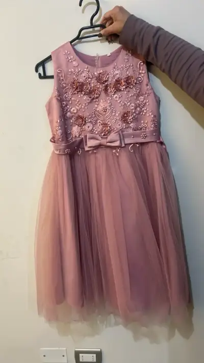 Vestido de fiesta para niña rosa con encaje floral - miniatura 1