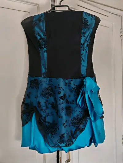 Vestido de fiesta azul con encaje floral - miniatura 1
