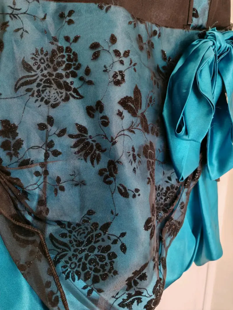 Vestido de fiesta azul con encaje floral - 3