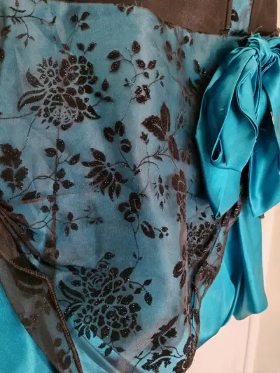 Vestido de fiesta azul con encaje floral - miniatura 3