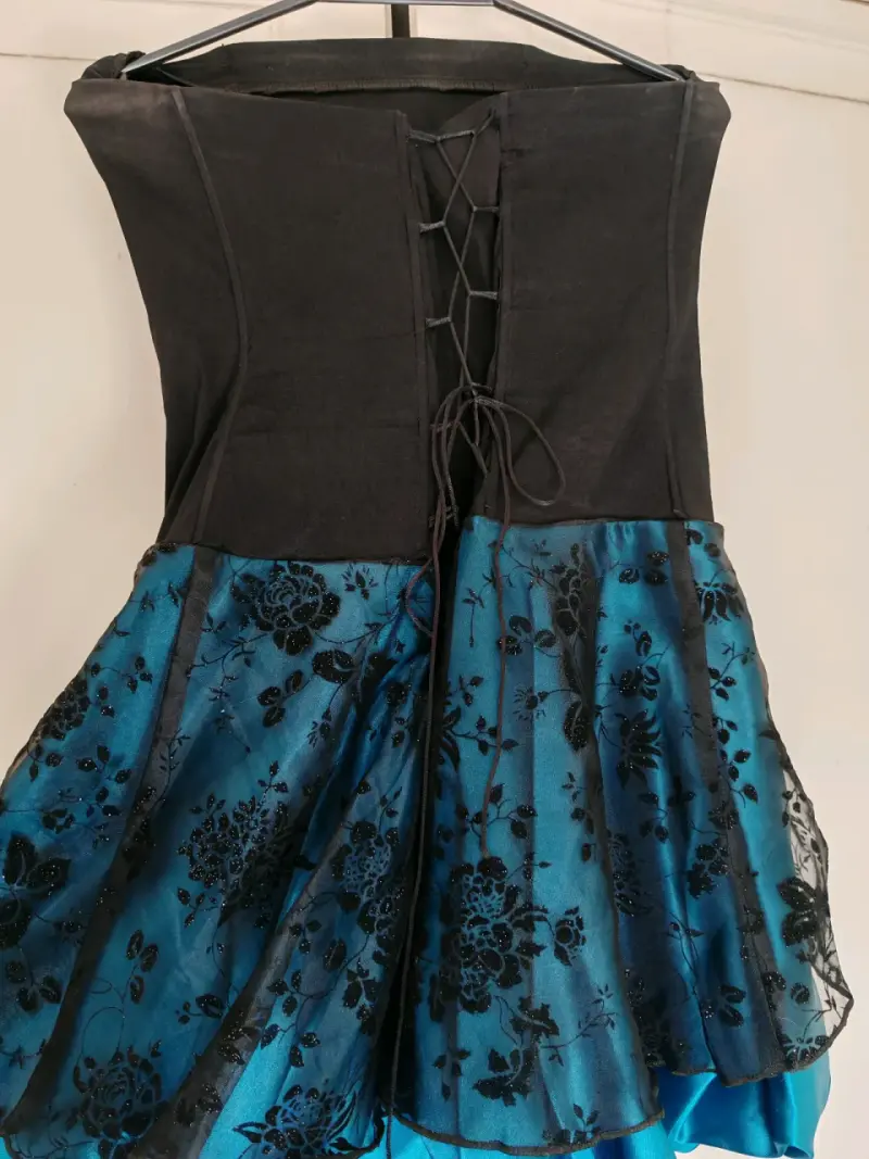 Vestido de fiesta azul con encaje floral - 5