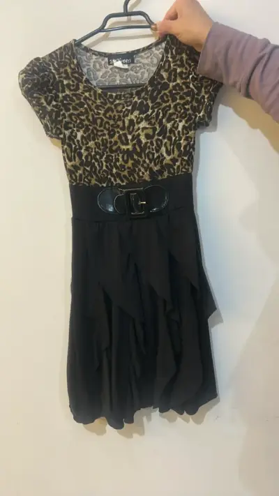 Vestido animal print con cinturón negro - miniatura 1