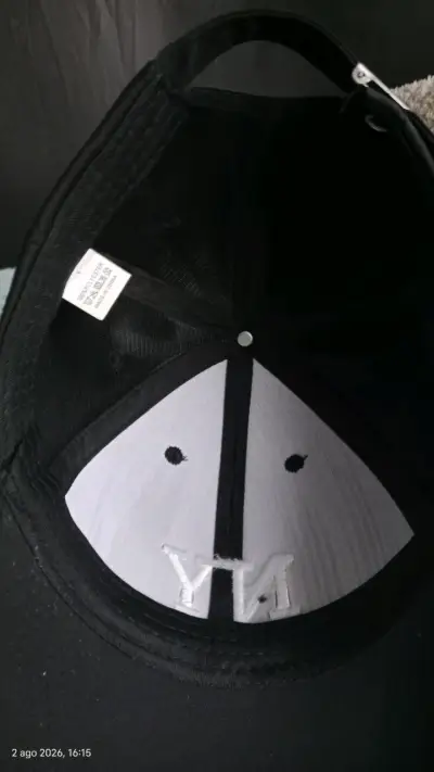 Gorra negra con logo NY ajustable - miniatura 3