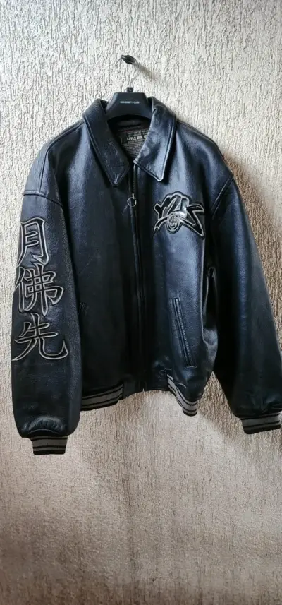 Chaqueta de cuero negra con diseño bordado - miniatura 1