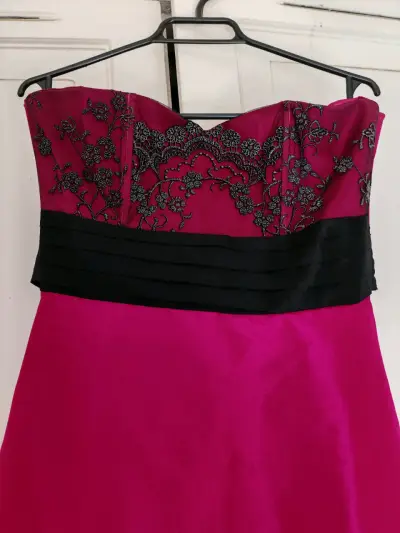 Vestido de fiesta fucsia con bordado floral - miniatura 2
