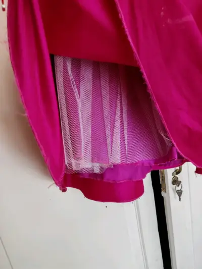 Vestido de fiesta fucsia con bordado floral - miniatura 4
