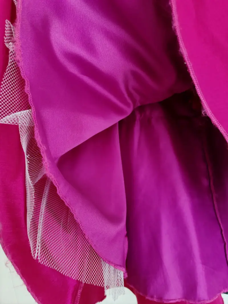 Vestido de fiesta fucsia con bordado floral - 5