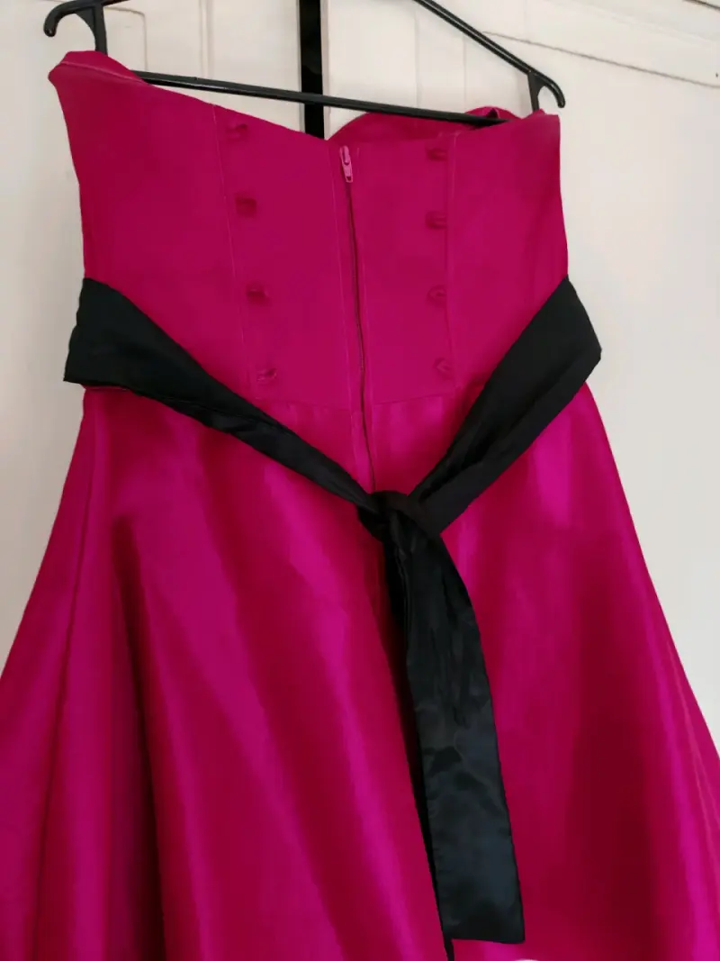 Vestido de fiesta fucsia con bordado floral - 6