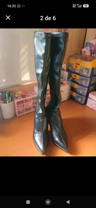 Botas negras de cuero sintético con tacón alto - miniatura 1