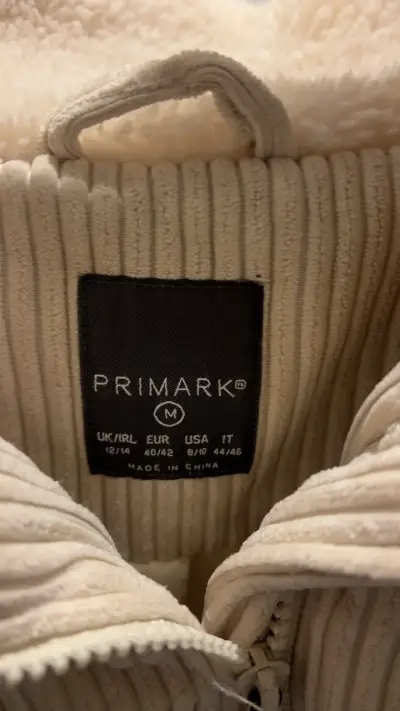 Chaqueta acolchada beige Primark con cuello alto - miniatura 3
