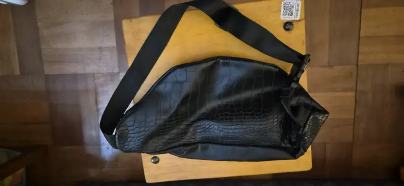 Banano negro de cuero sintético con diseño reptil - 2
