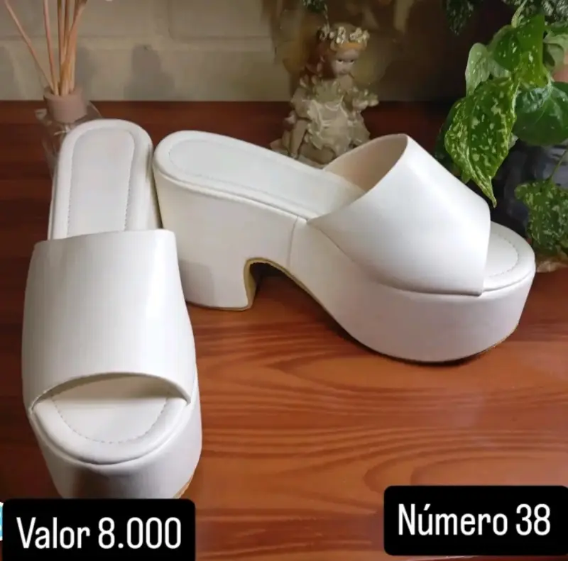 Sandalias blancas de plataforma talla 38