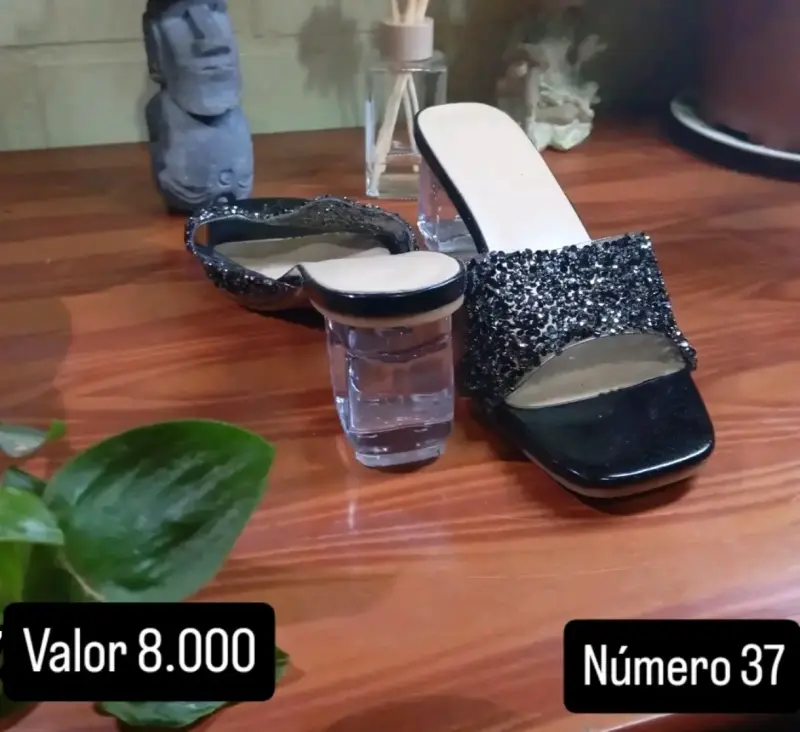 Sandalias negras con tacón transparente talla 37
