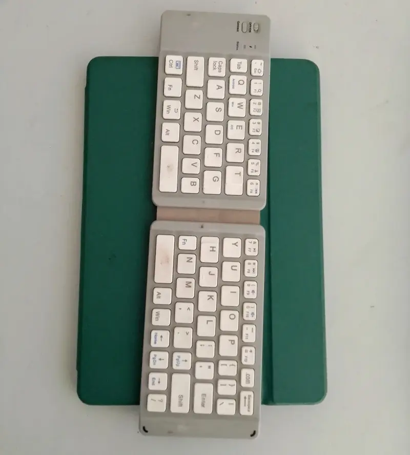Tablet Samsung Galaxy Tab A9+ con teclado - 2