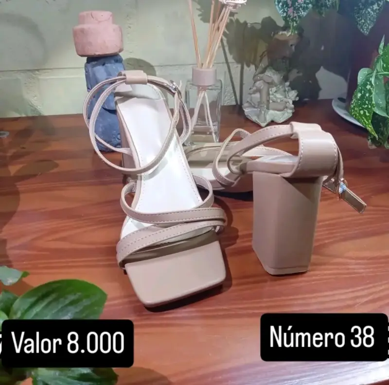 Sandalias de tacón alto beige número 38
