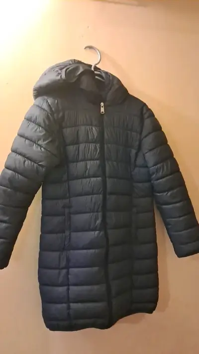 Abrigo largo acolchado con capucha para mujer - miniatura 1