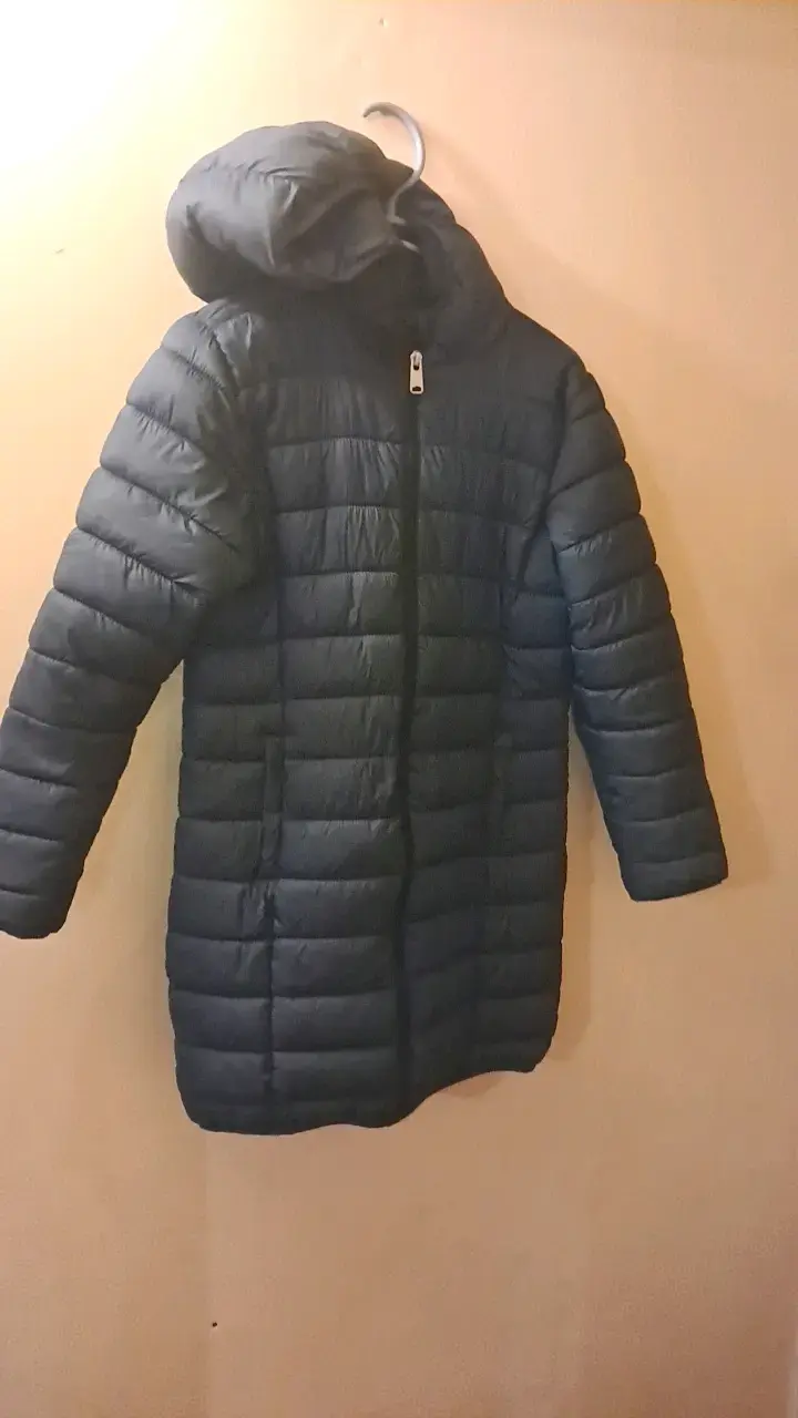 Abrigo largo acolchado con capucha para mujer - 2