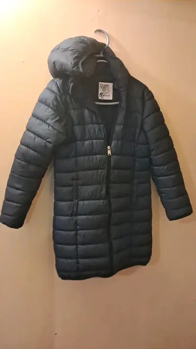 Abrigo largo acolchado con capucha para mujer - miniatura 3