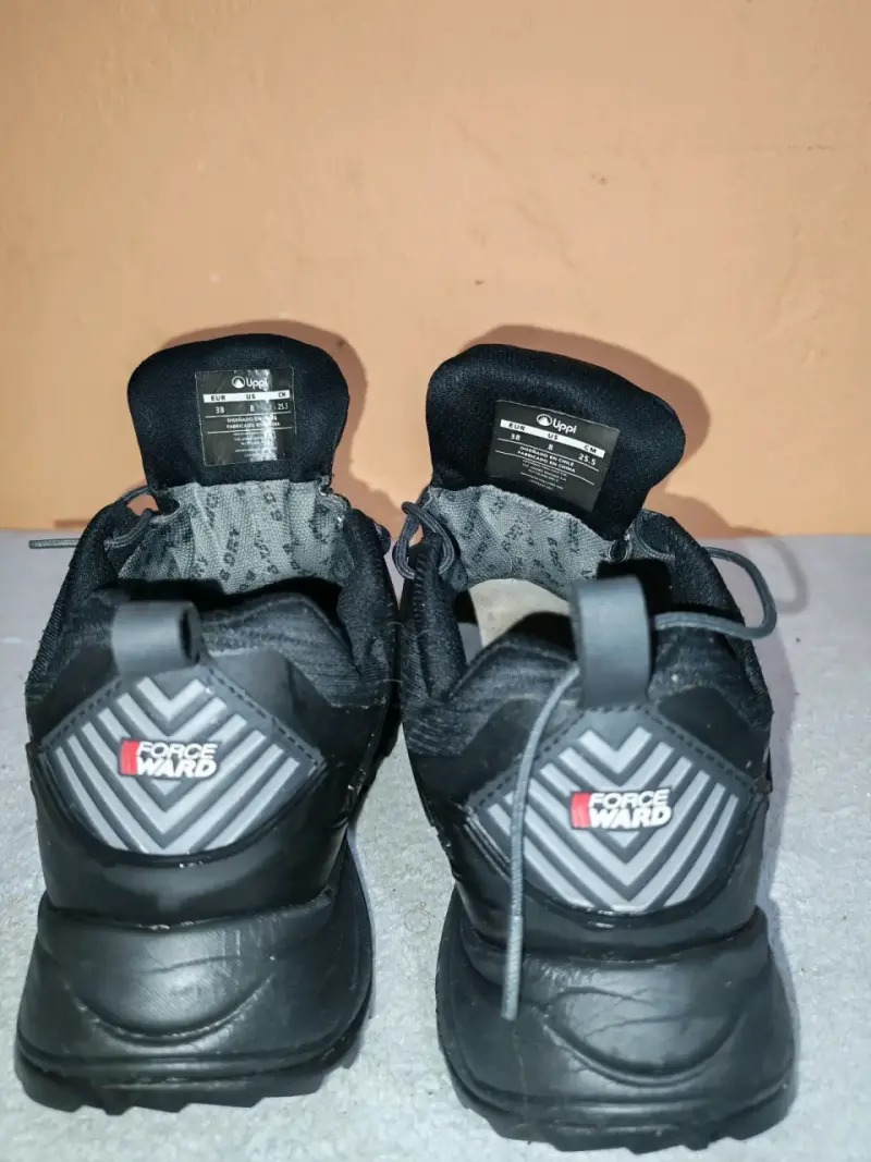 Zapatillas de trekking negras Upp Vulcano con suela Vibram - 4