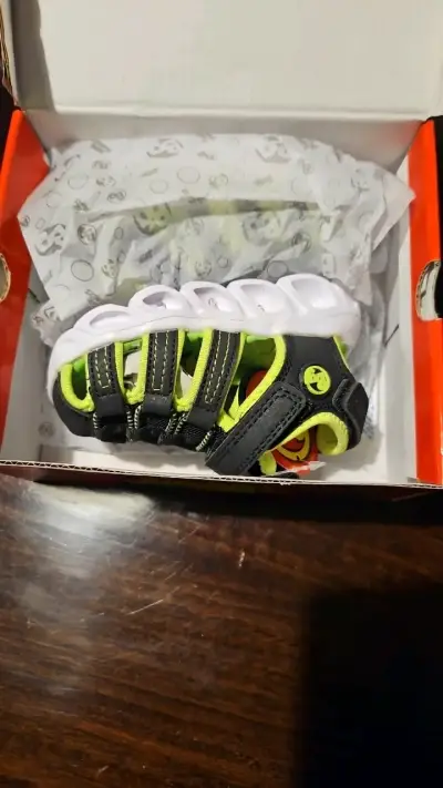 Sandalias deportivas para niños con diseño moderno - miniatura 1