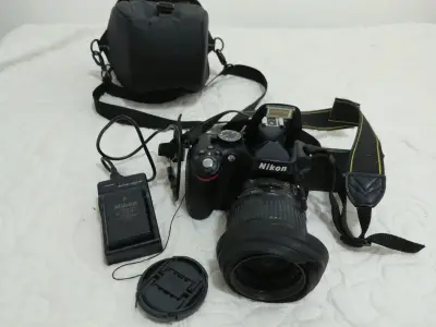 Cámara Nikon D5100 con lente y accesorios - miniatura 1