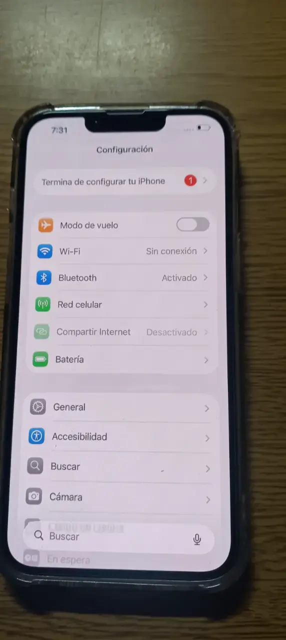 iPhone con funda transparente y buena batería - 3