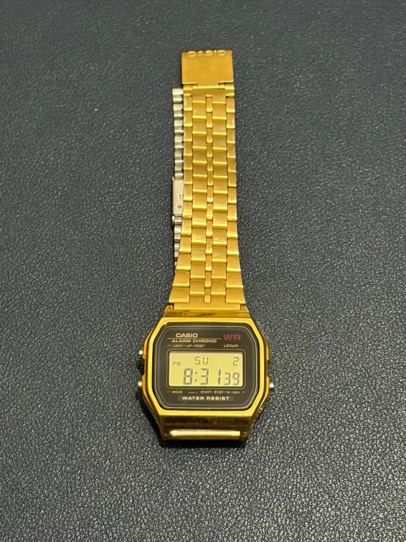 Reloj Casio Vintage Dorado Resistente al Agua - 1