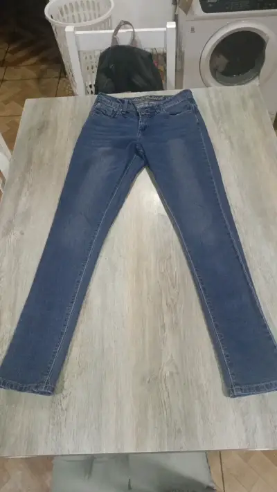 Jeans azul clásico para mujer - miniatura 1