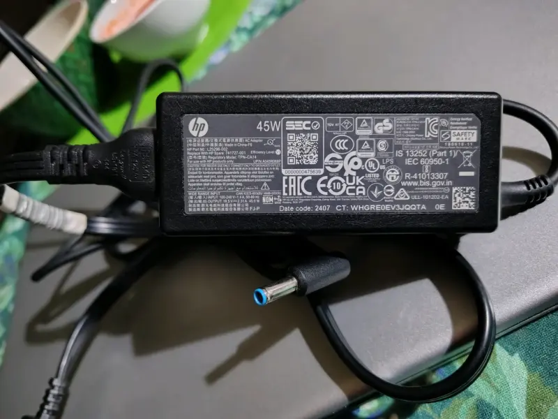 Laptop HP 15.6 pulgadas táctil  Ryzen 5 - 3