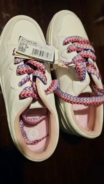 Zapatillas blancas con cordones coloridos para mujer - miniatura 1