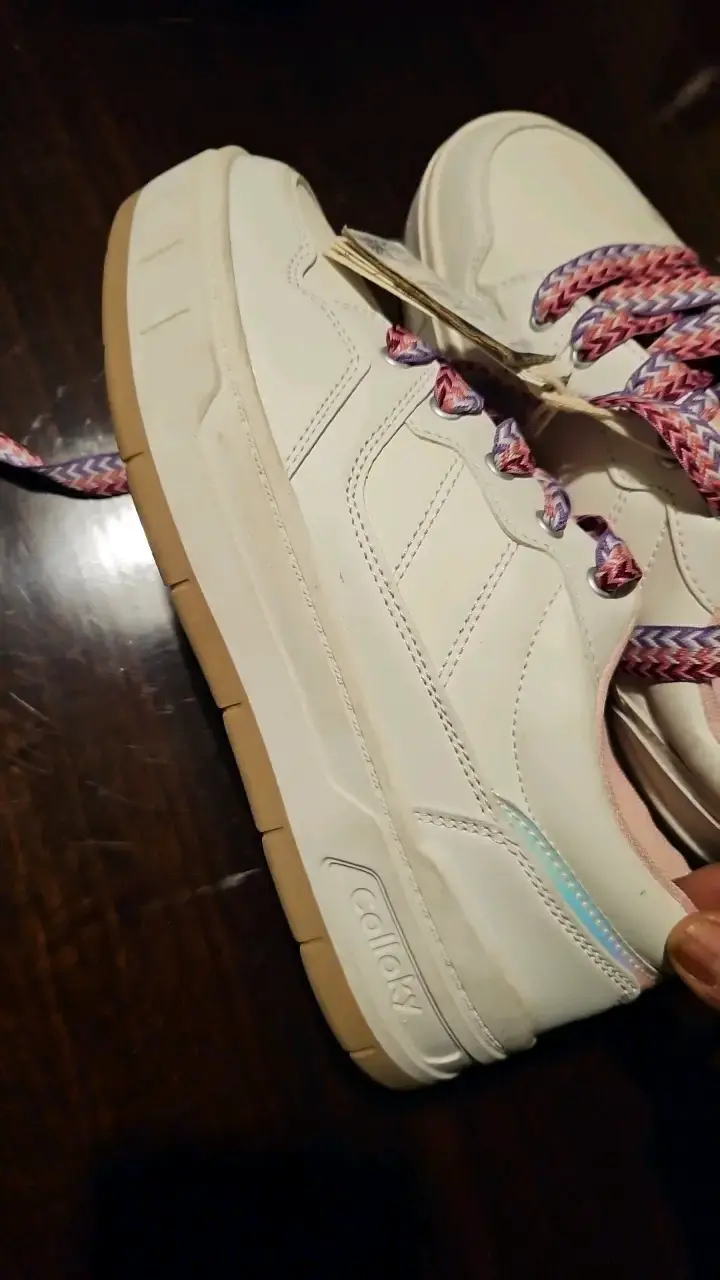 Zapatillas blancas con cordones coloridos para mujer - 2