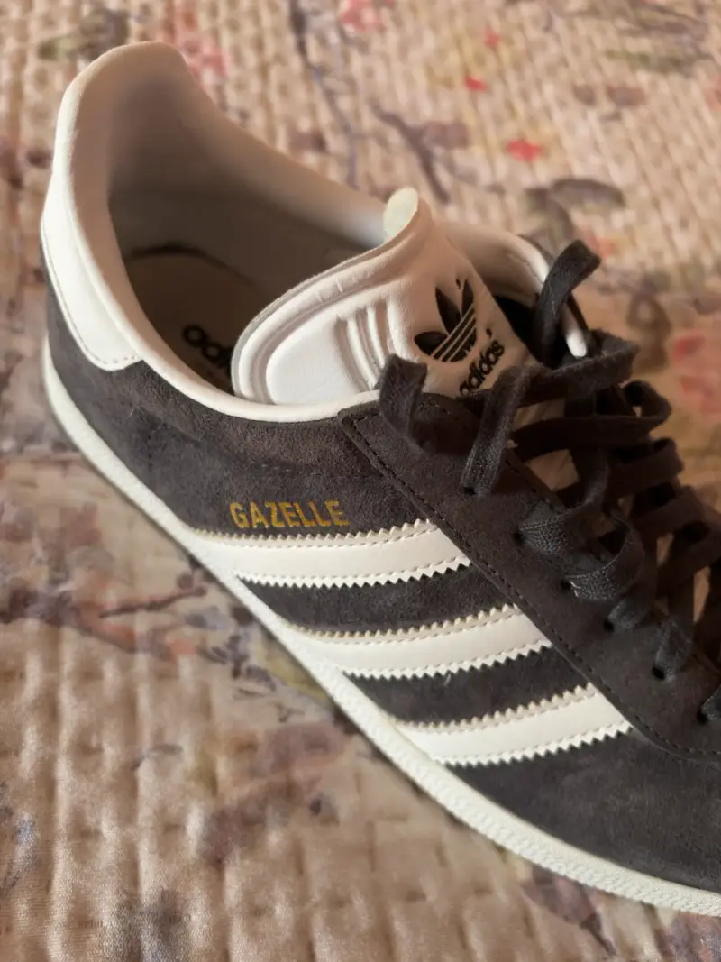 Zapatillas Adidas Gazelle grises - 5