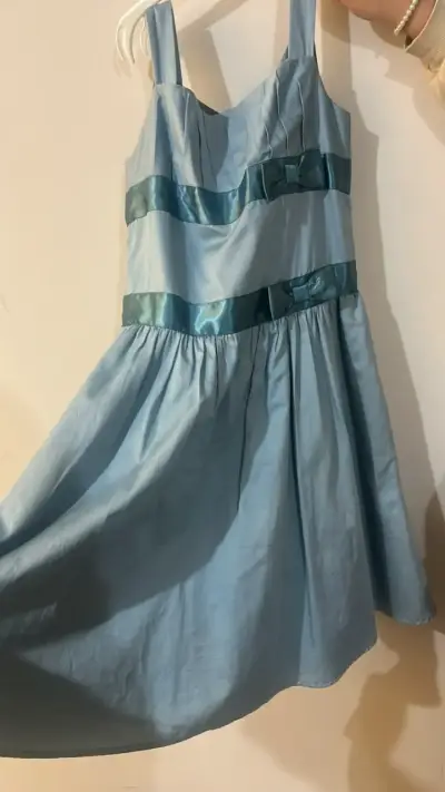 Vestido azul niña 10-12 con detalles de lazo - miniatura 1
