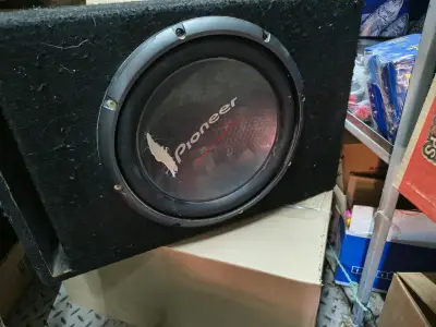 Subwoofer Pioneer en caja acústica - miniatura 1