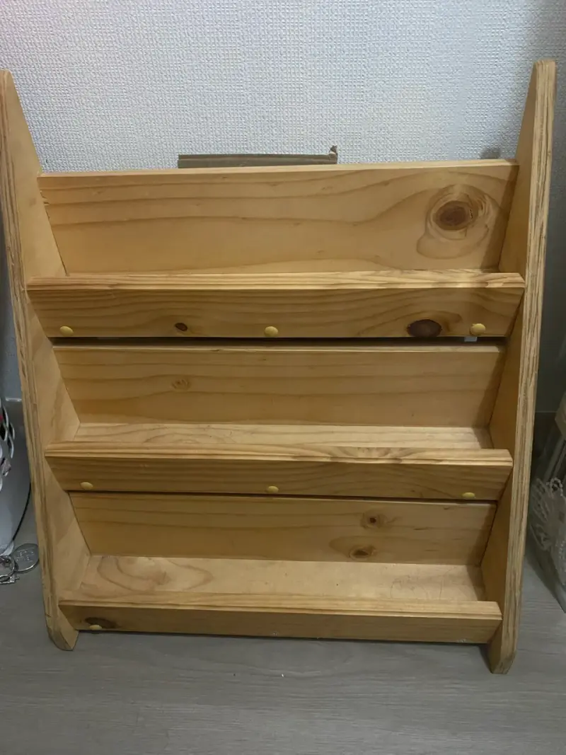 Estante de madera para pared con tres niveles - 1