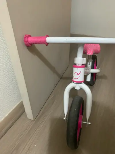 Bicicleta de equilibrio para niños color rosa - miniatura 1