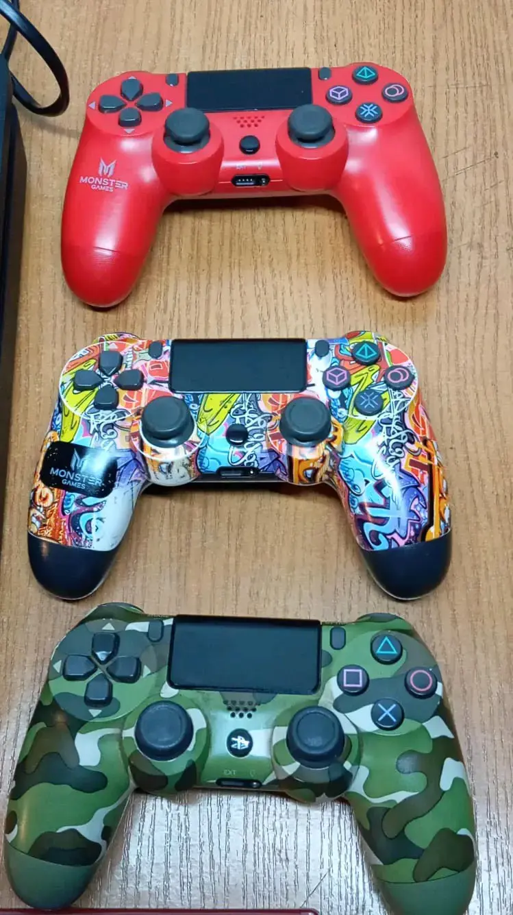 Consola PS4 con 3 controles y 6 juegos - 4