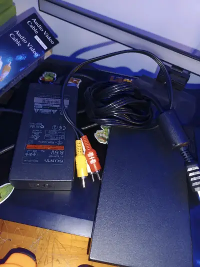 PlayStation 2 Slim con cables - miniatura 3