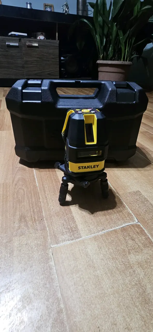 Nivel láser Stanley con estuche y baterías - 2