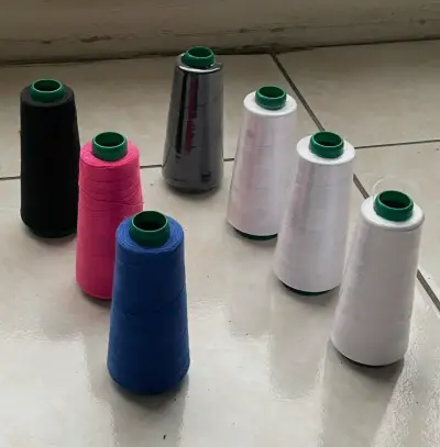 Conos de hilo de coser multicolor - miniatura 1