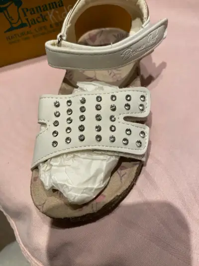 Sandalias blancas para niña con detalles brillantes - miniatura 2